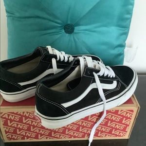 Vans - Men’s Size 7.5/Women’s Size 9